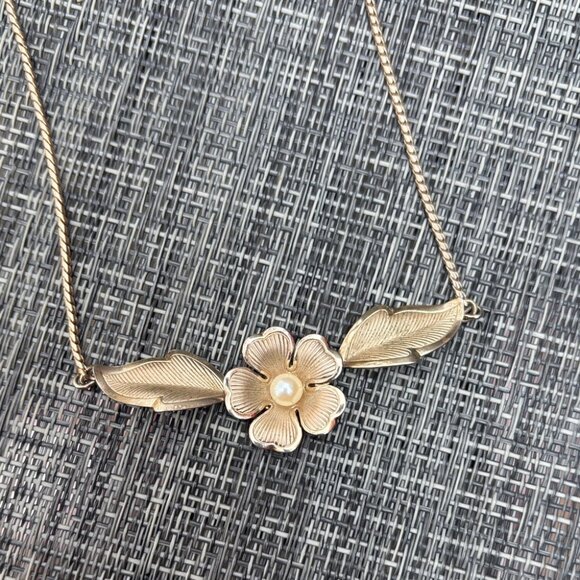 Loran Sim Vintage Elegant Rose Gold Tone Flower Pearl Necklace And Earrings Set - Picture 5 of 11